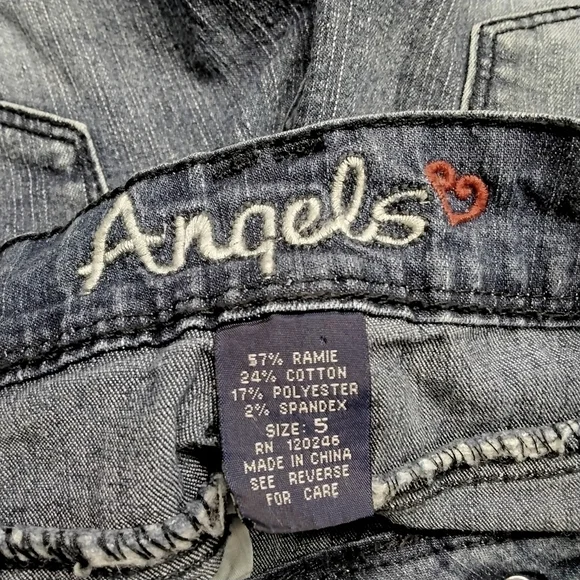 GIRL'S ANGEL CUT OFF JEANS    Size 5 - Picture 3 of 4